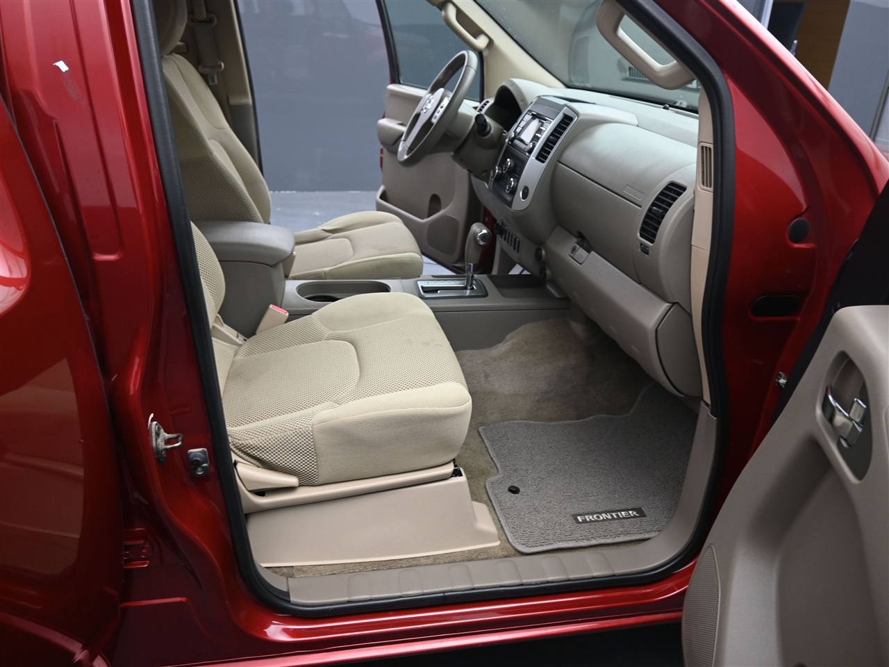 Nissan Frontier SV Crew Cab 6MT 4WD 2014