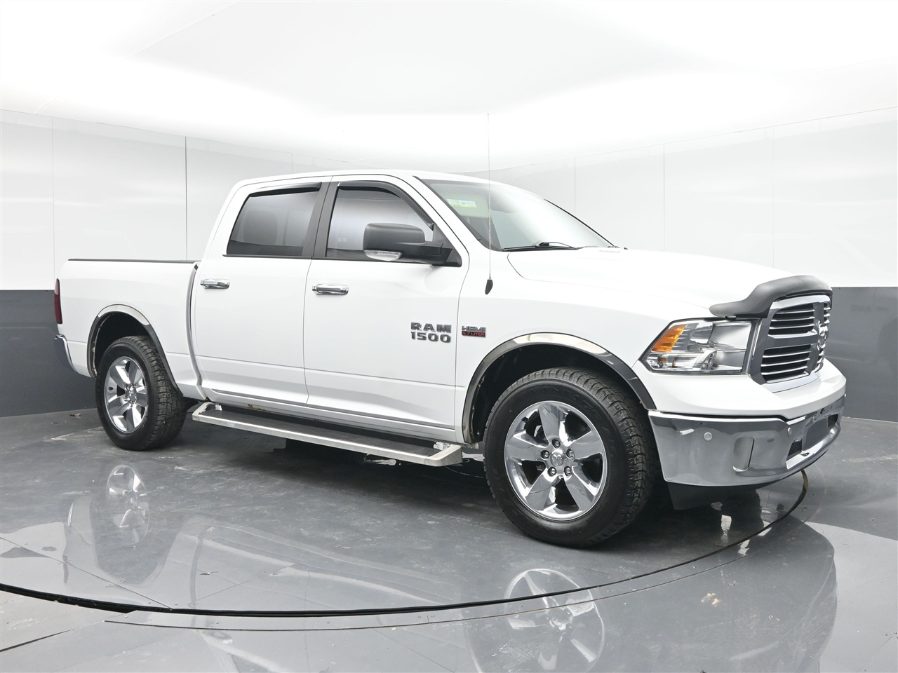 RAM 1500 SLT Crew Cab SWB 4WD 2017