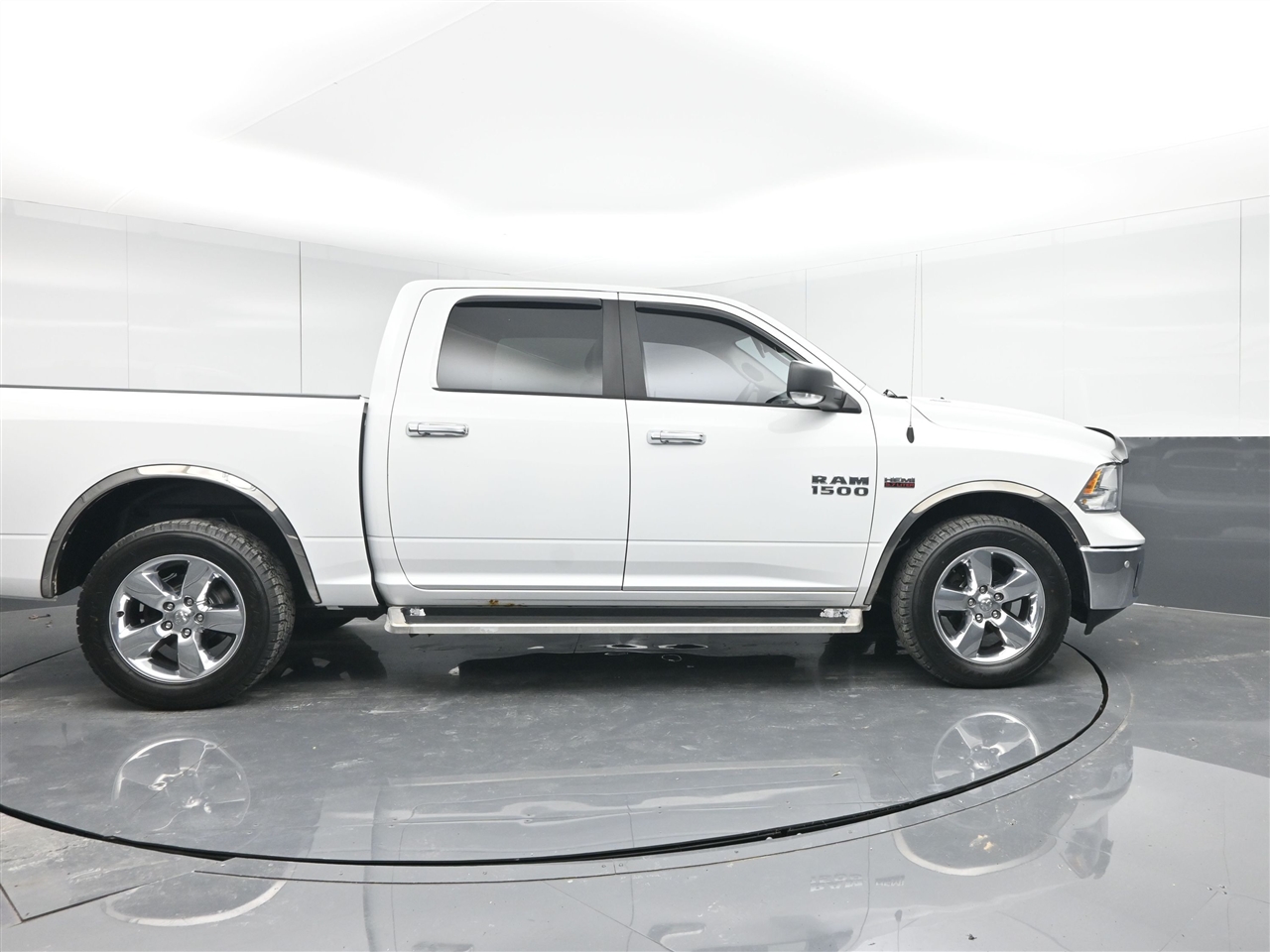 RAM 1500 SLT Crew Cab SWB 4WD 2017