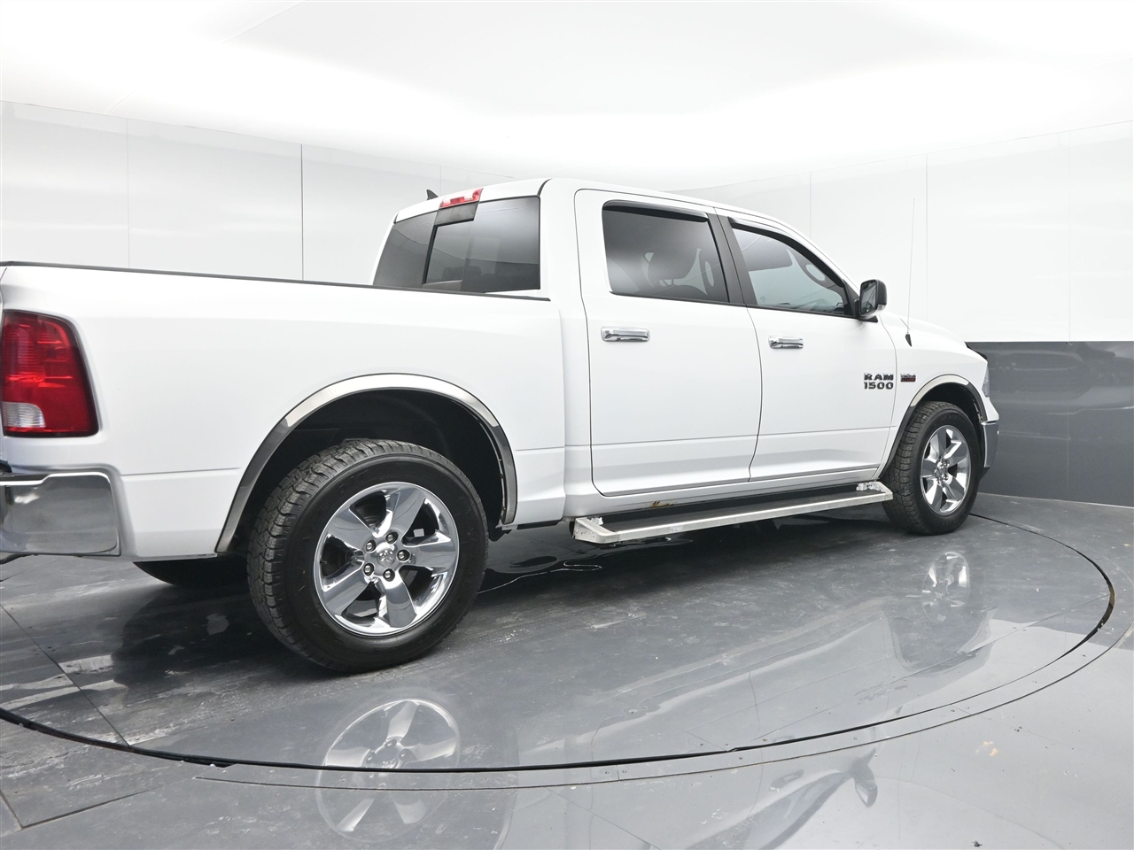 RAM 1500 SLT Crew Cab SWB 4WD 2017