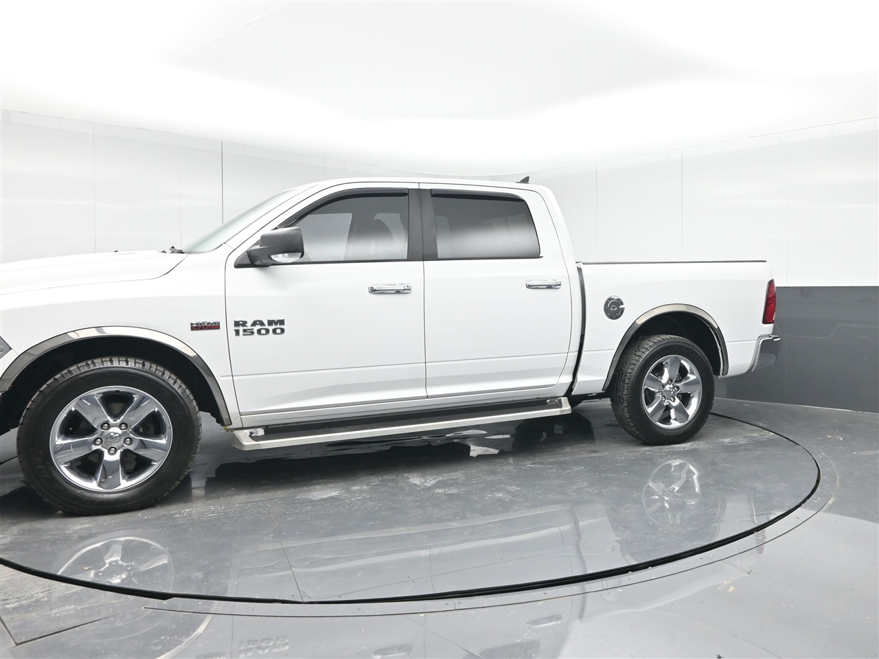 RAM 1500 SLT Crew Cab SWB 4WD 2017