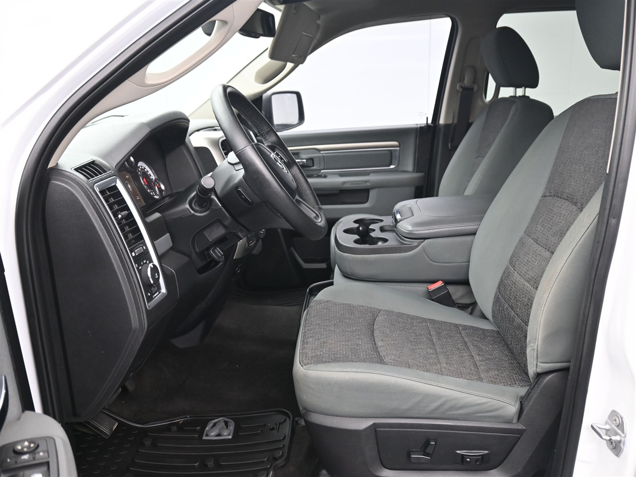 RAM 1500 SLT Crew Cab SWB 4WD 2017