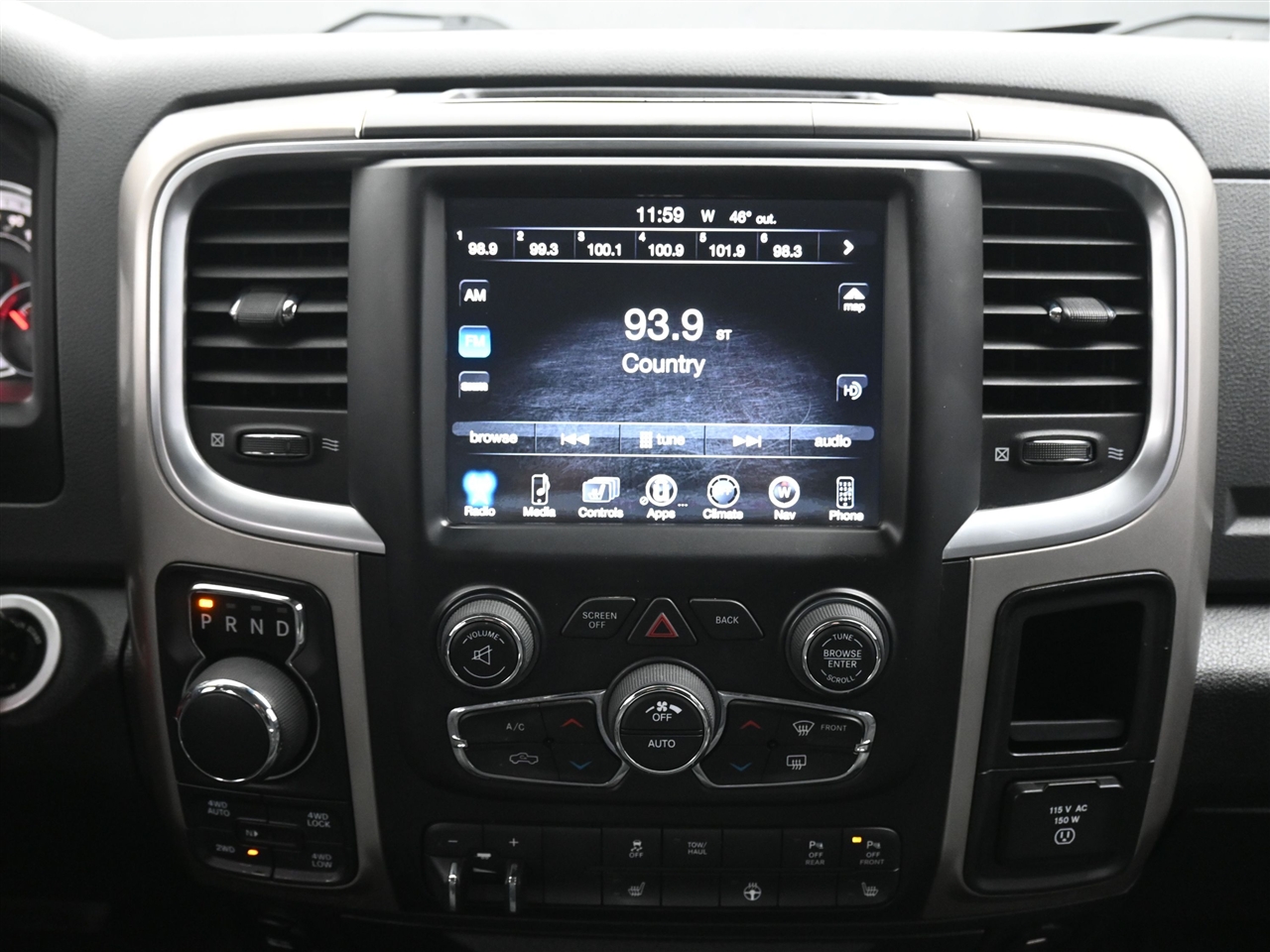 RAM 1500 SLT Crew Cab SWB 4WD 2017