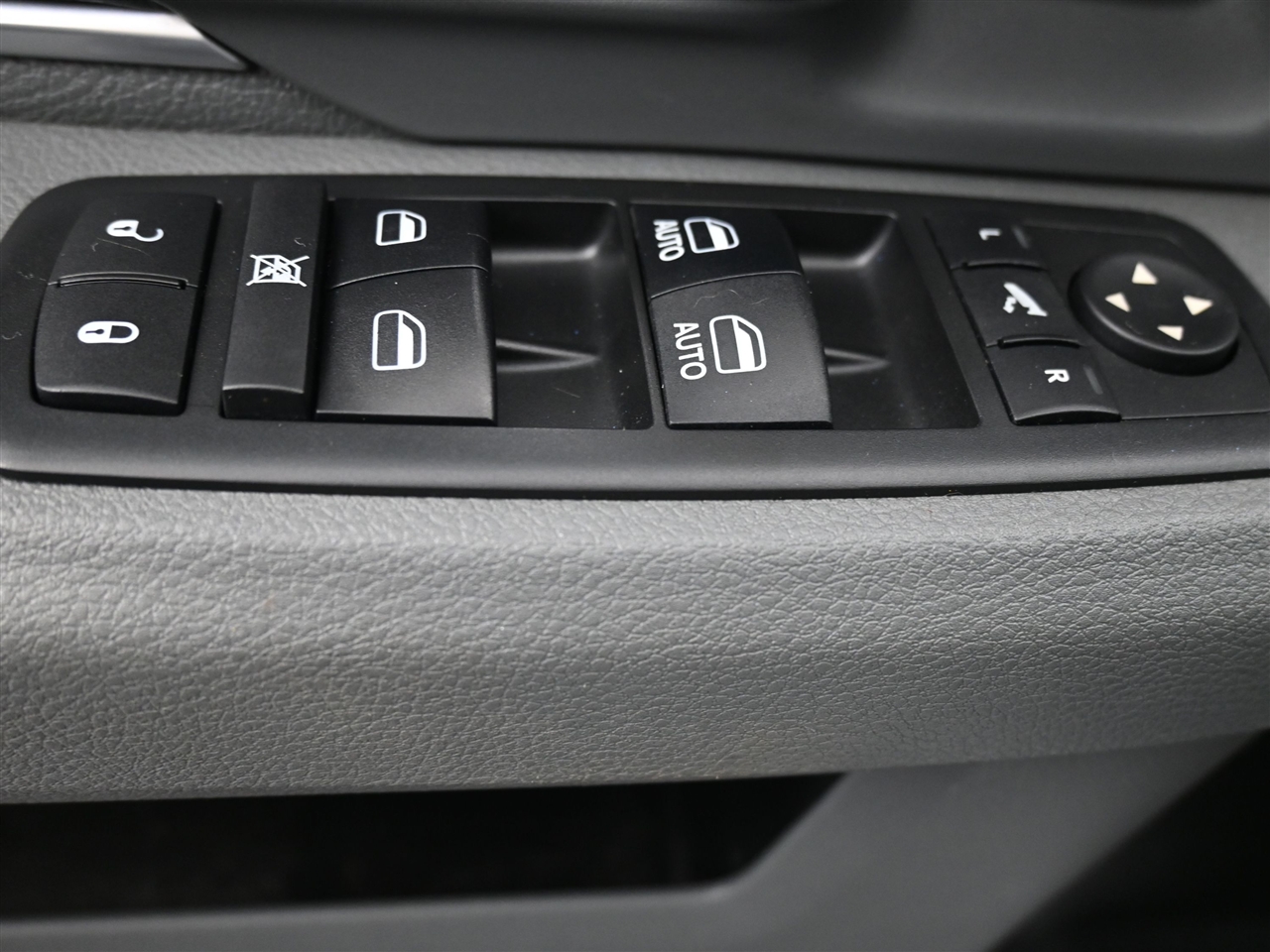 RAM 1500 SLT Crew Cab SWB 4WD 2017