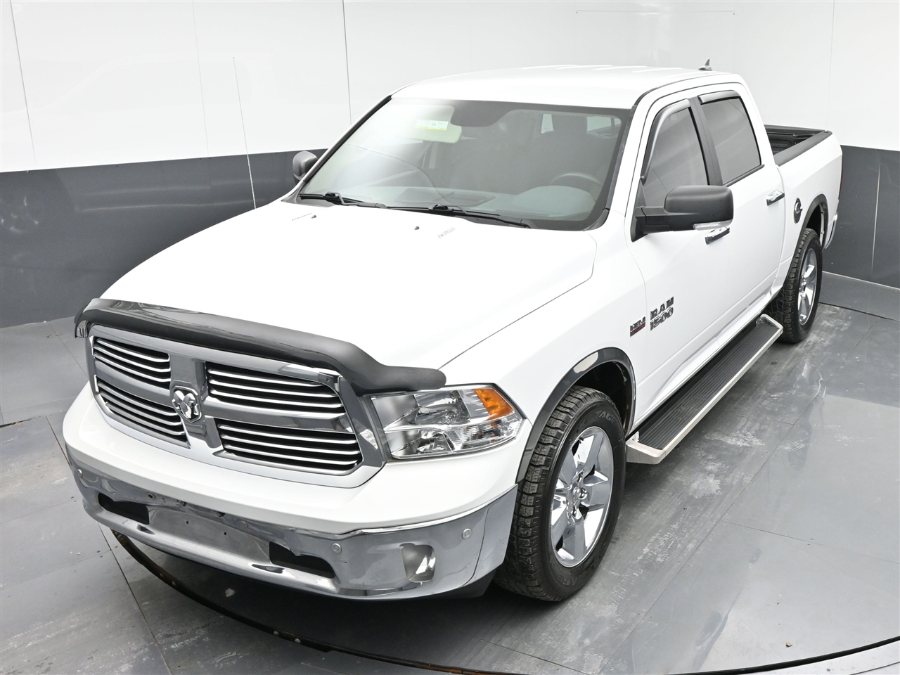 RAM 1500 SLT Crew Cab SWB 4WD 2017