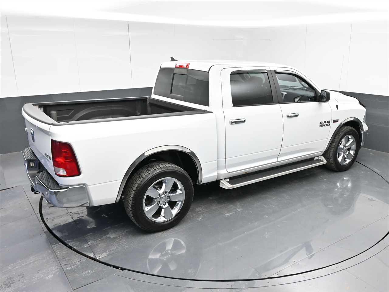 RAM 1500 SLT Crew Cab SWB 4WD 2017