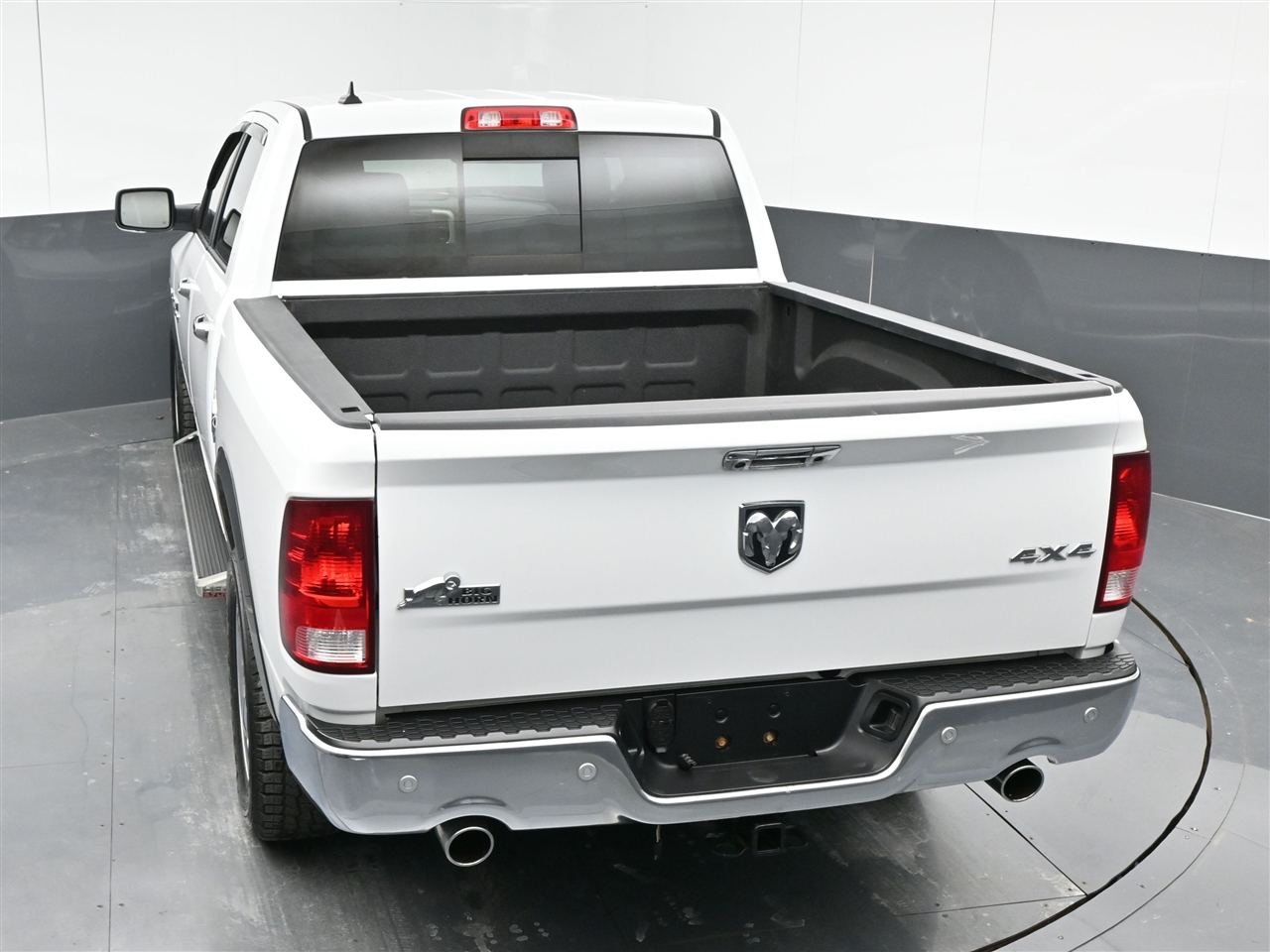 RAM 1500 SLT Crew Cab SWB 4WD 2017