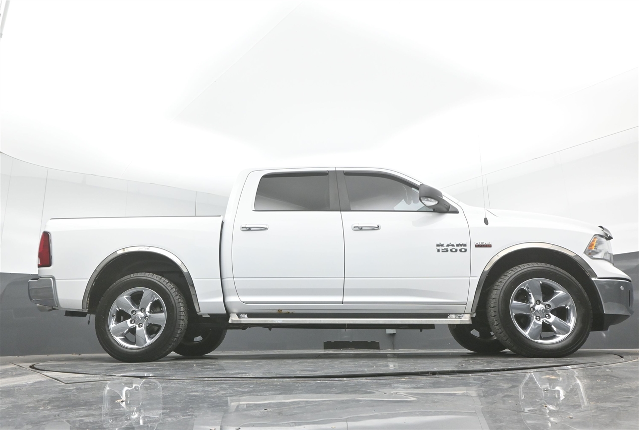 RAM 1500 SLT Crew Cab SWB 4WD 2017