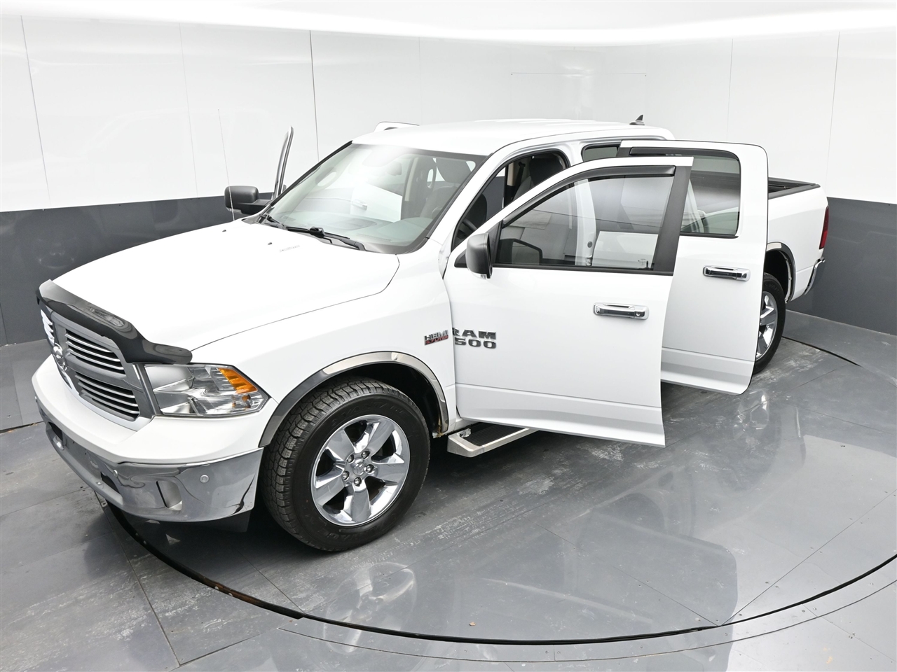 RAM 1500 SLT Crew Cab SWB 4WD 2017