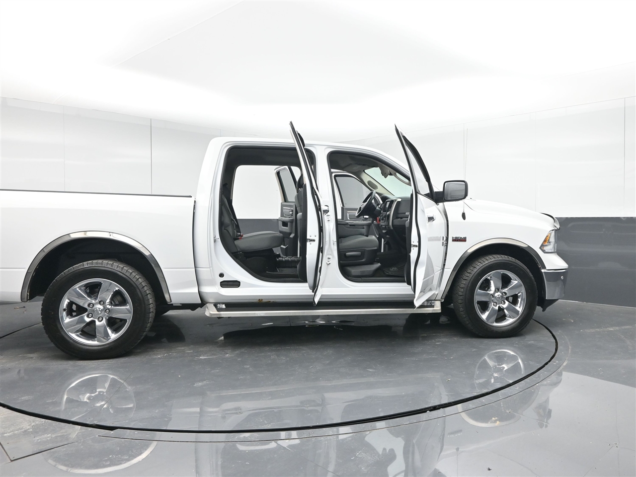 RAM 1500 SLT Crew Cab SWB 4WD 2017