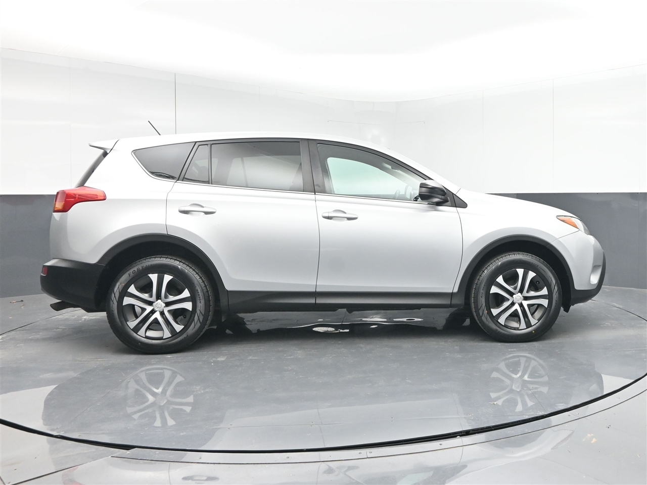 Toyota RAV4 LE AWD 2015