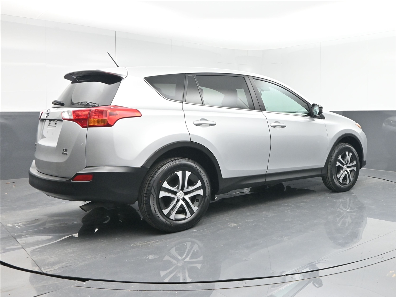 Toyota RAV4 LE AWD 2015
