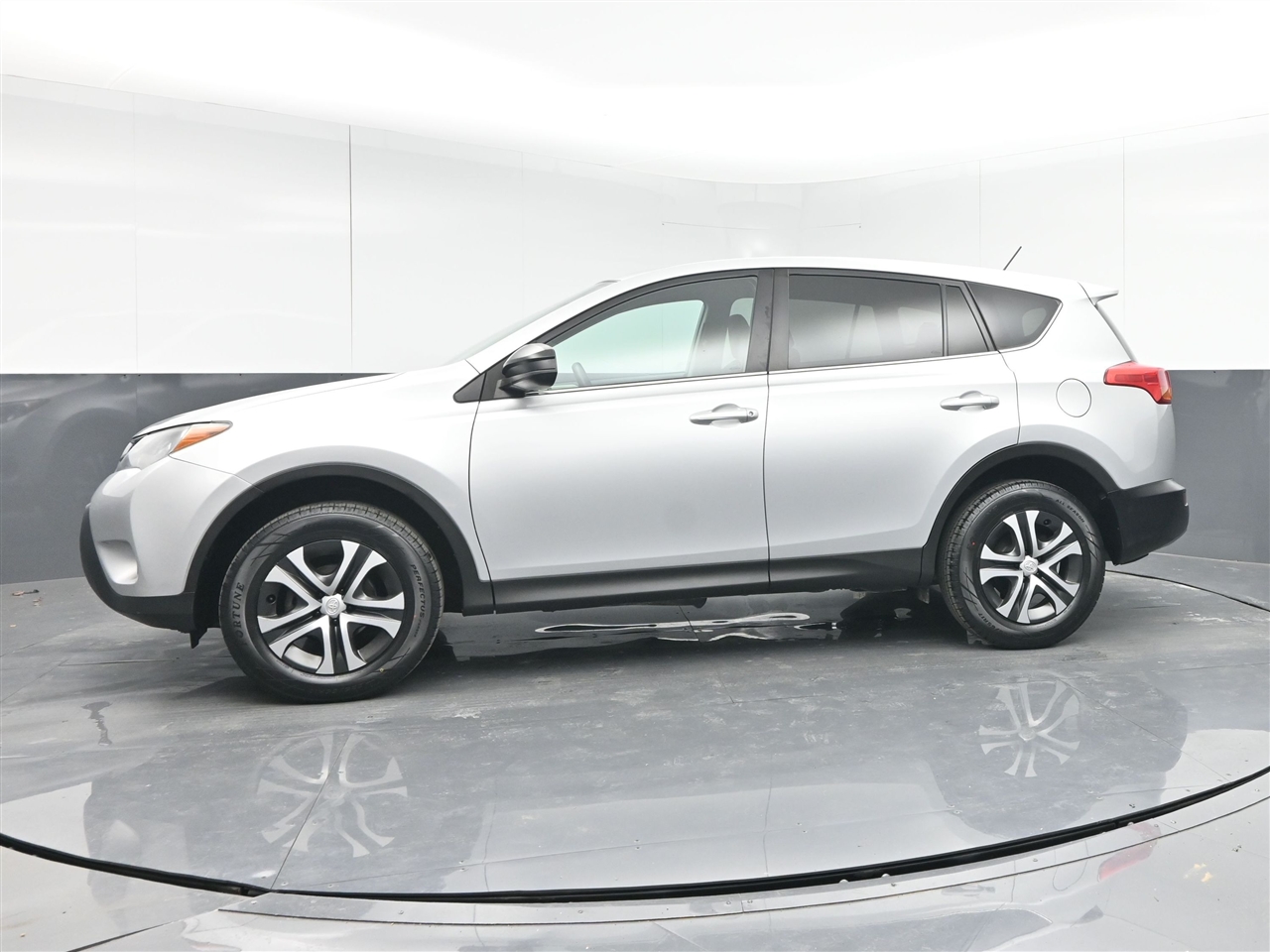 Toyota RAV4 LE AWD 2015