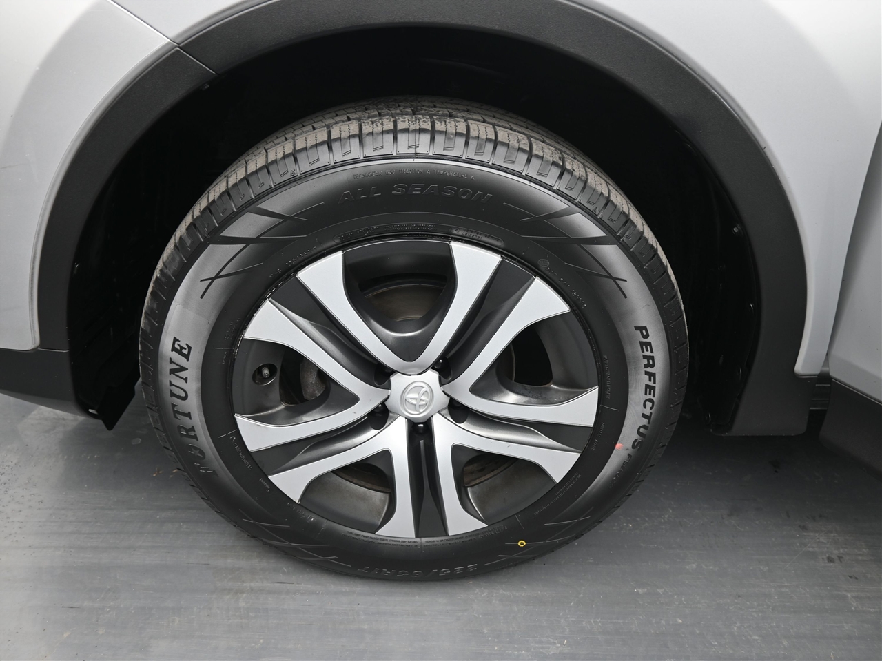 Toyota RAV4 LE AWD 2015