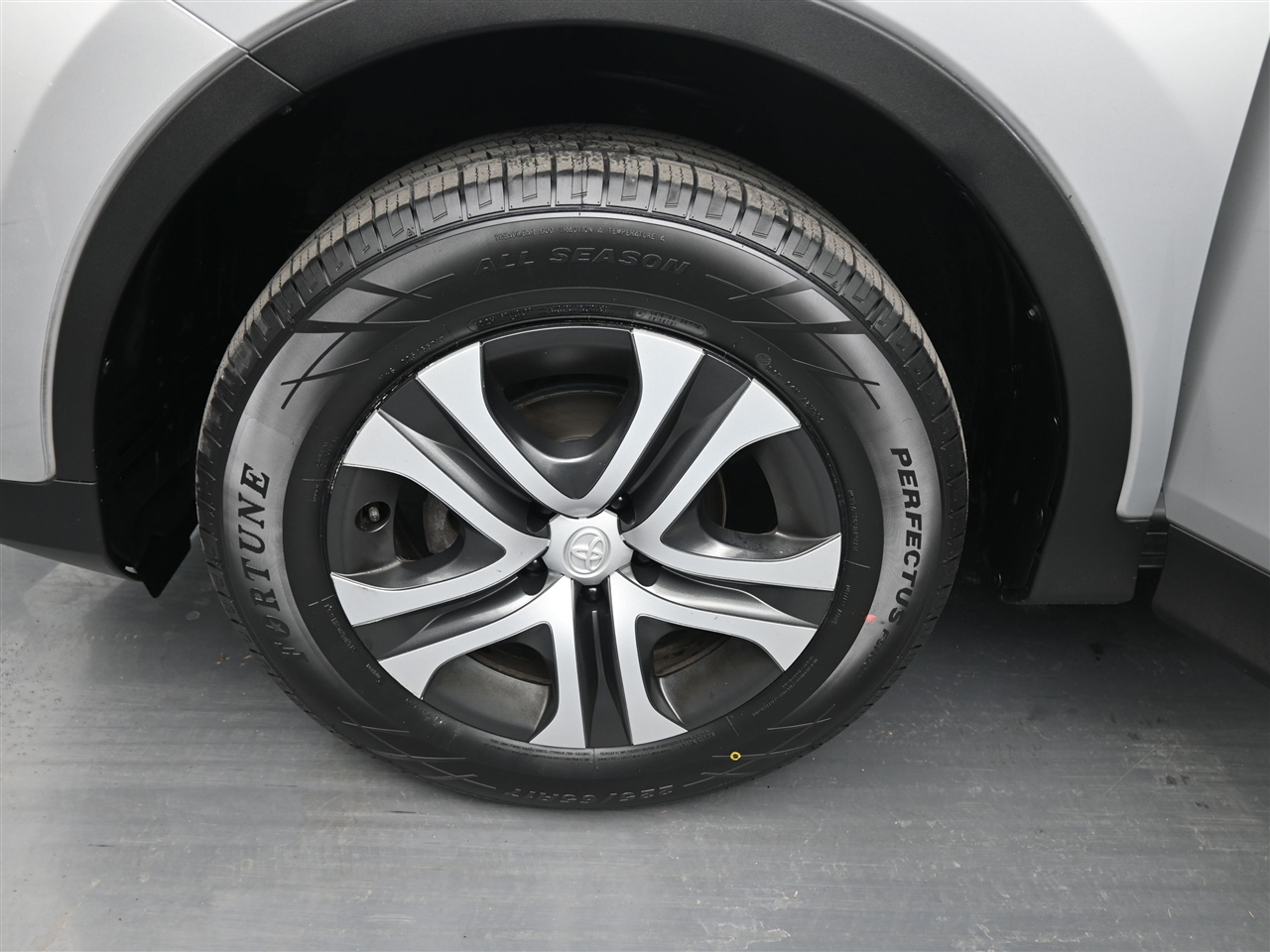 Toyota RAV4 LE AWD 2015