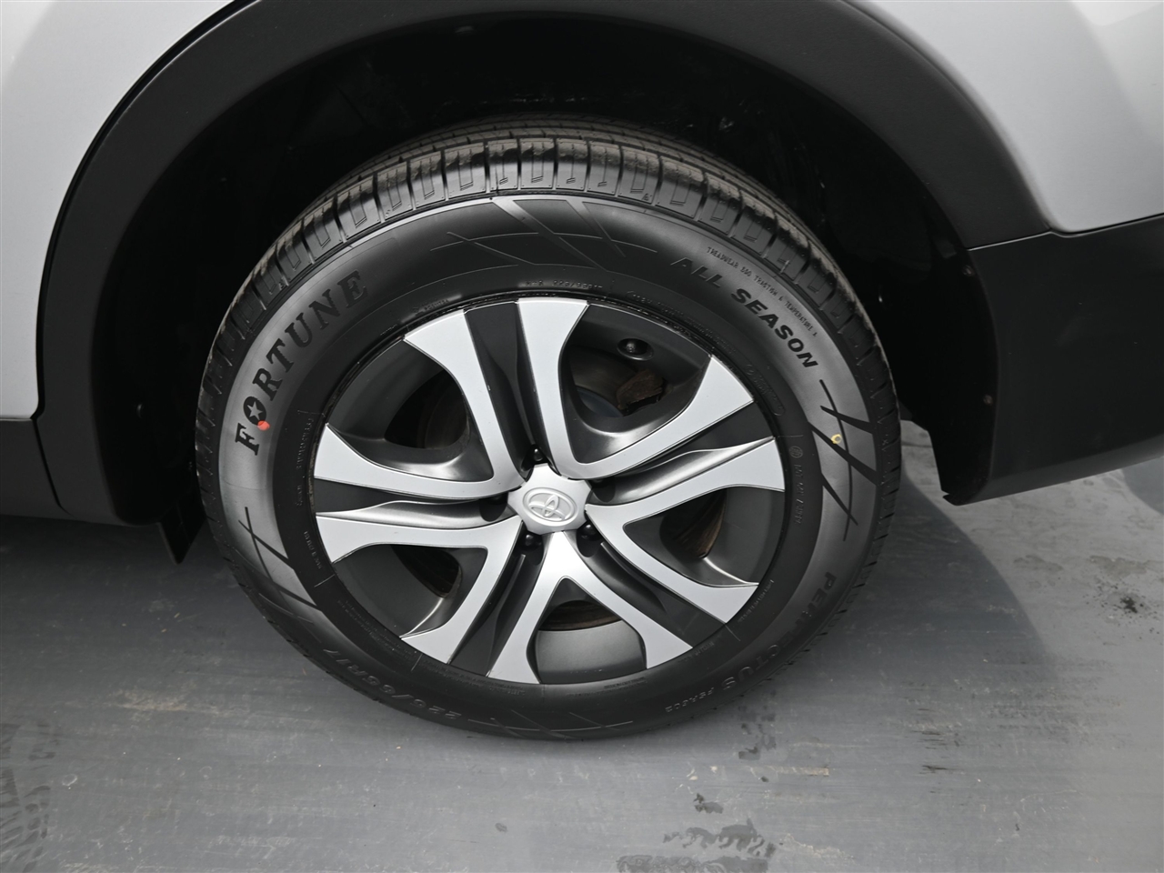 Toyota RAV4 LE AWD 2015