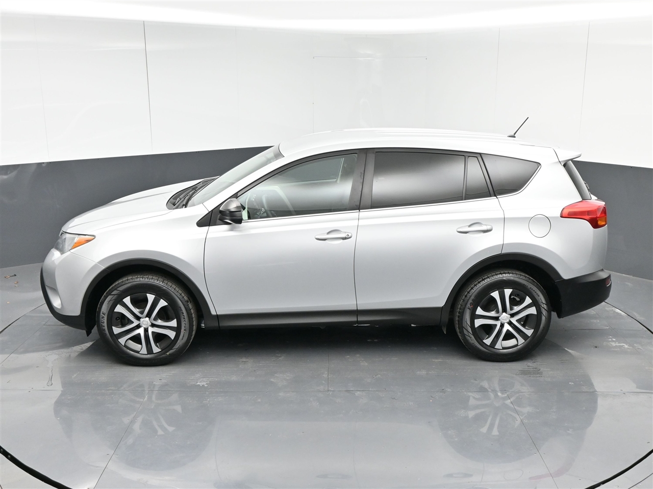 Toyota RAV4 LE AWD 2015