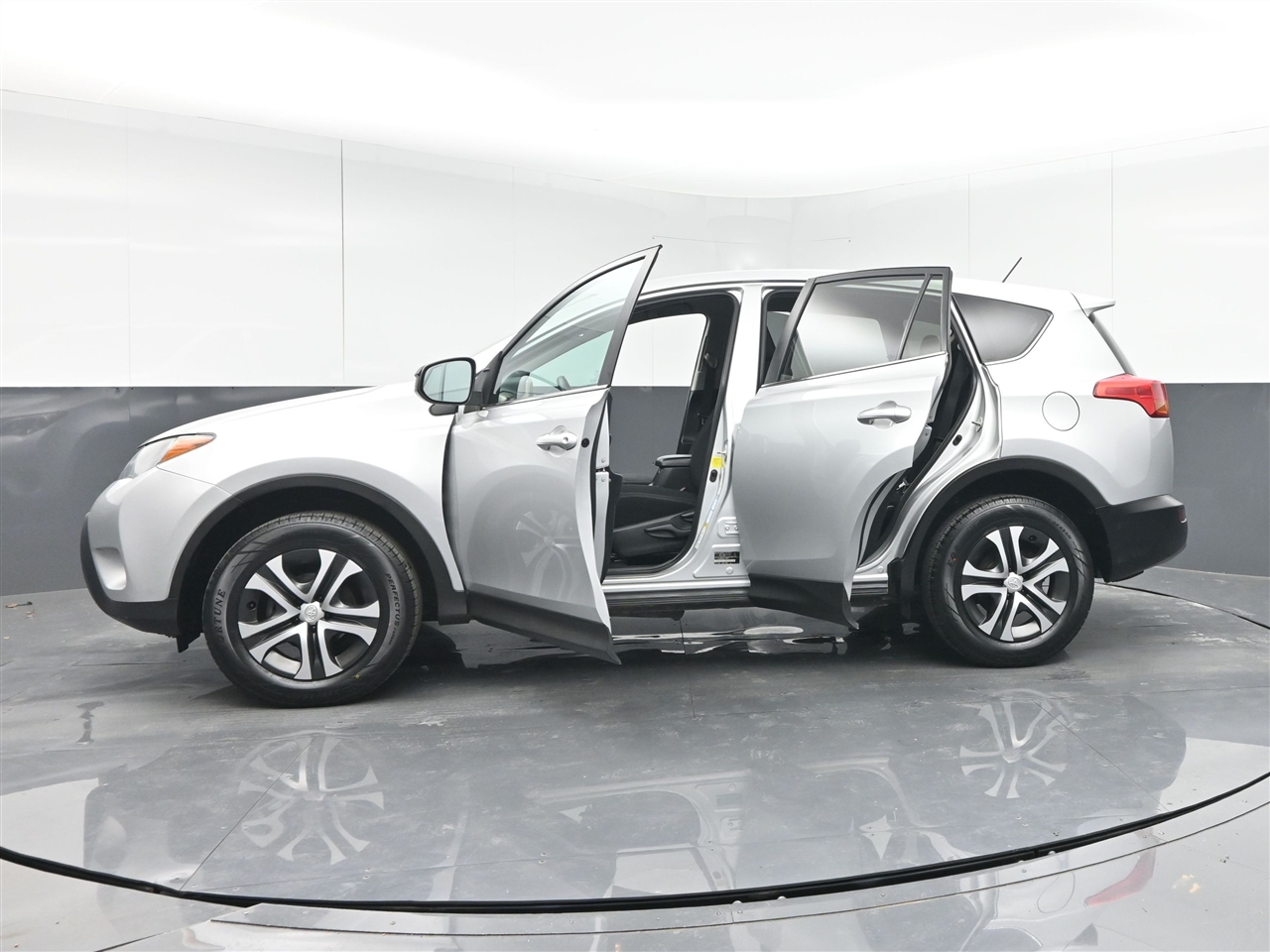 Toyota RAV4 LE AWD 2015