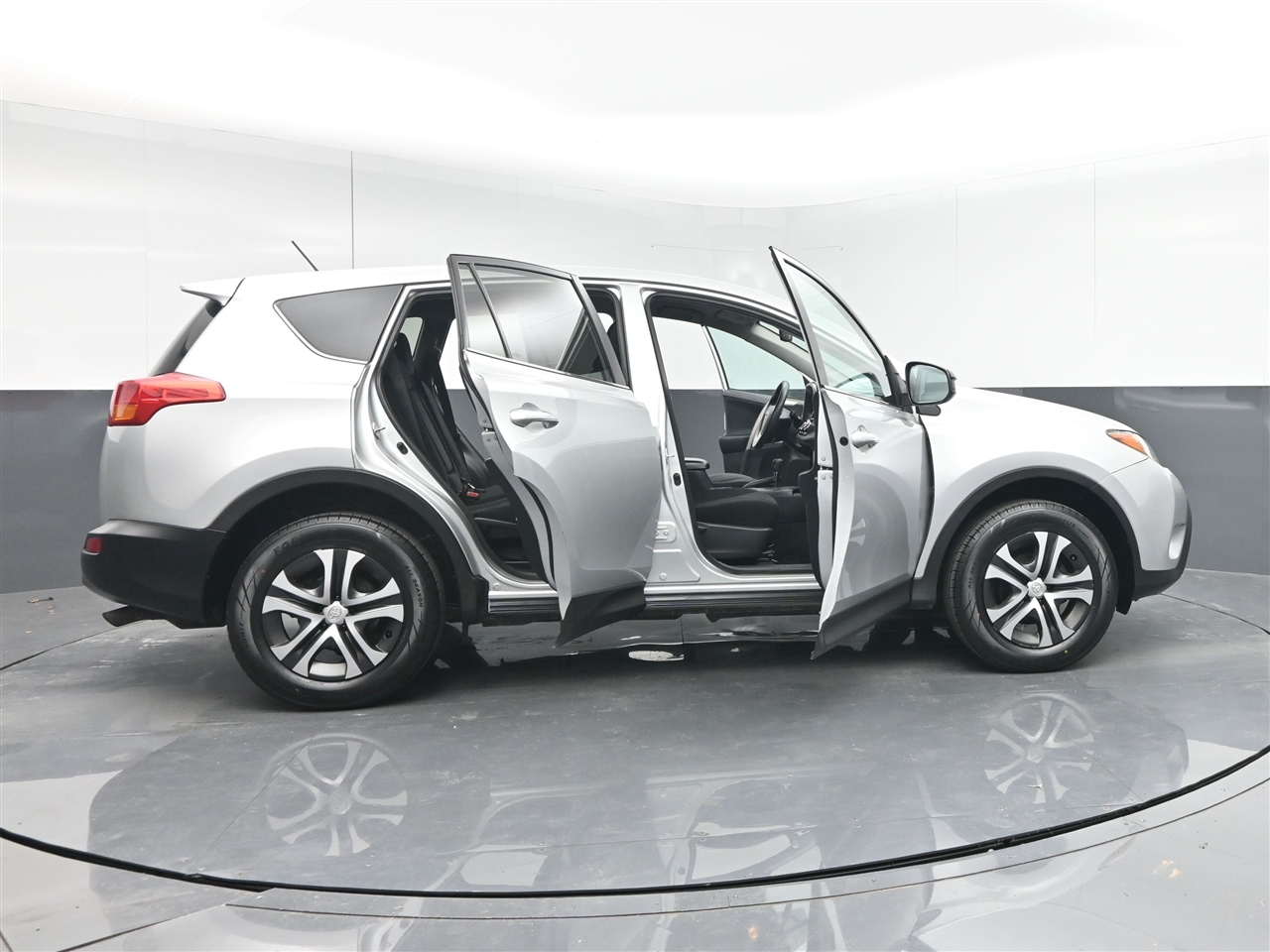 Toyota RAV4 LE AWD 2015