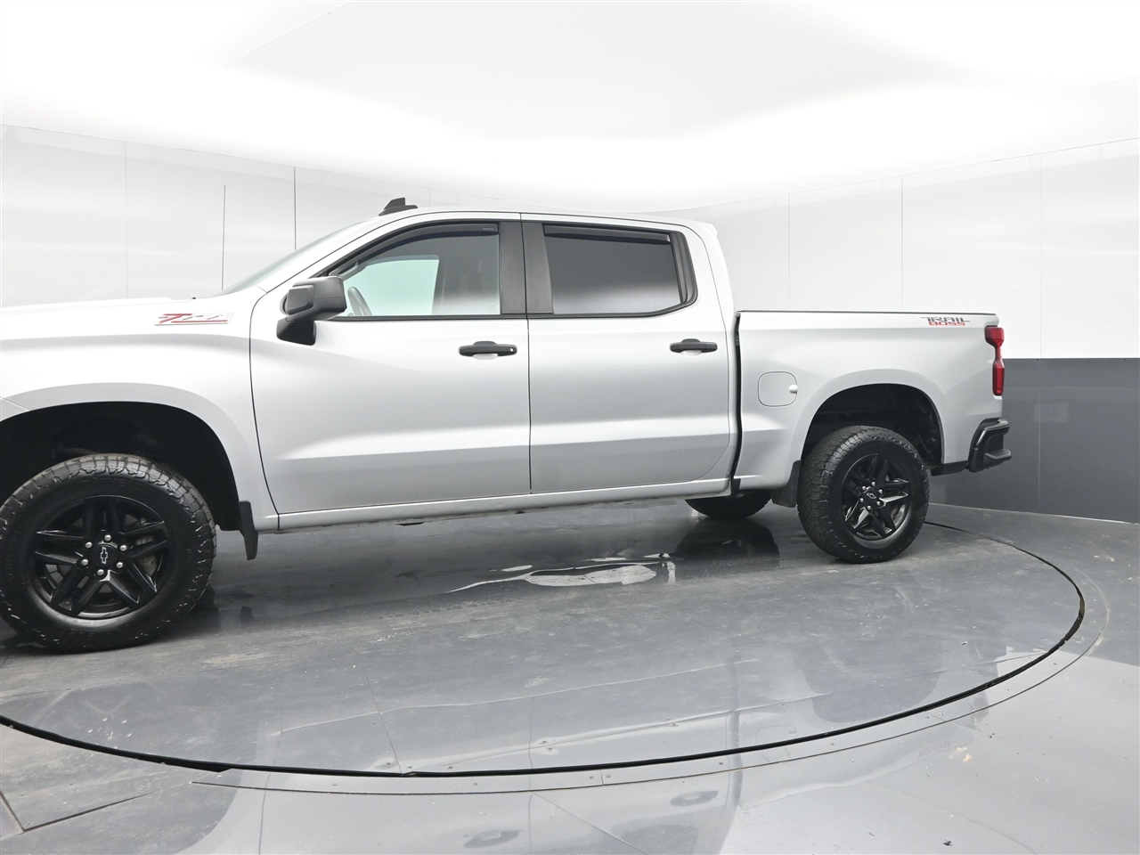 Chevrolet Silverado 1500 Custom Trail Boss Crew Cab Long Box 4WD 2019