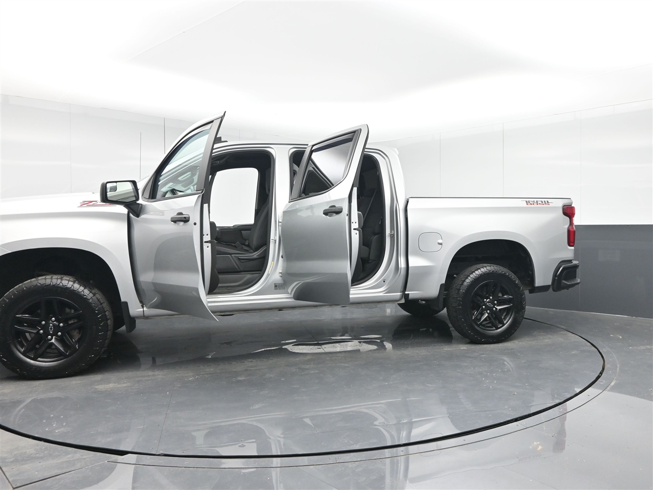 Chevrolet Silverado 1500 Custom Trail Boss Crew Cab Long Box 4WD 2019