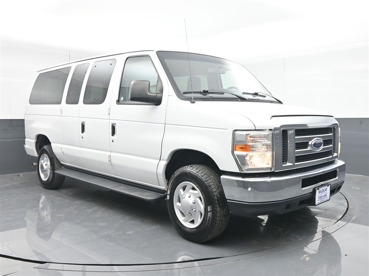 2013 Ford E-Series Econoline Wagon XLT's photo