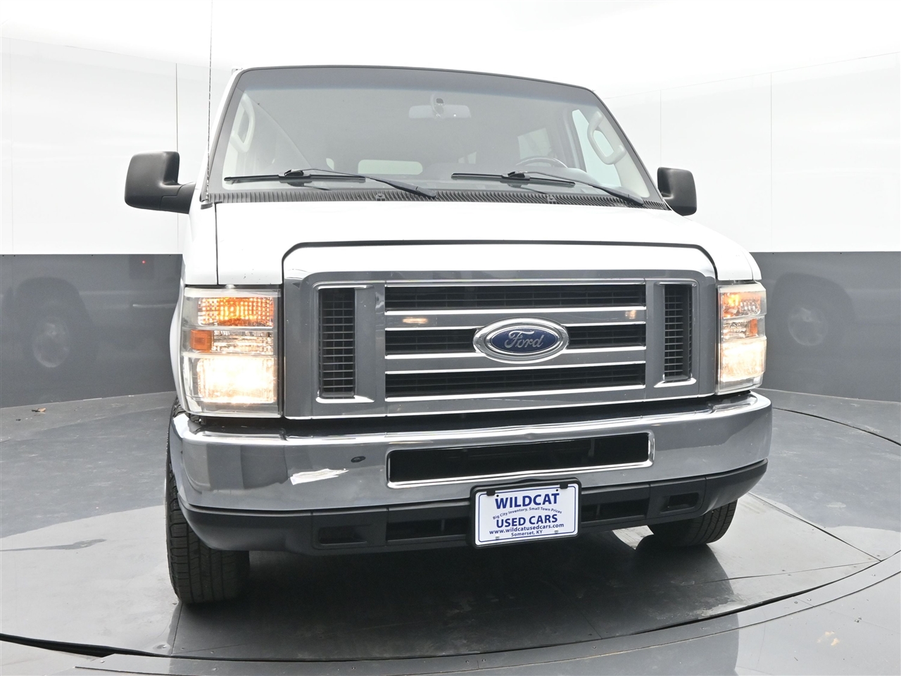 Ford Econoline E-350 XLT Super Duty 2013