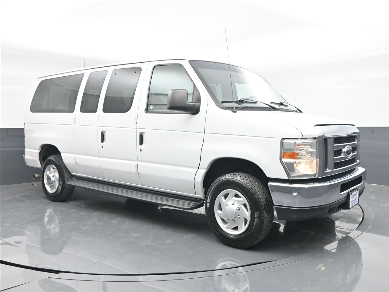 Ford Econoline E-350 XLT Super Duty 2013