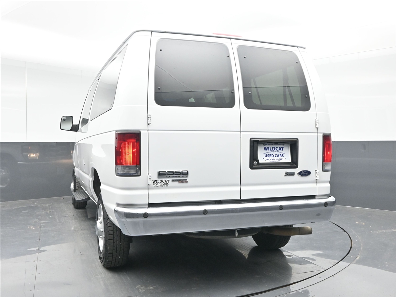 Ford Econoline E-350 XLT Super Duty 2013