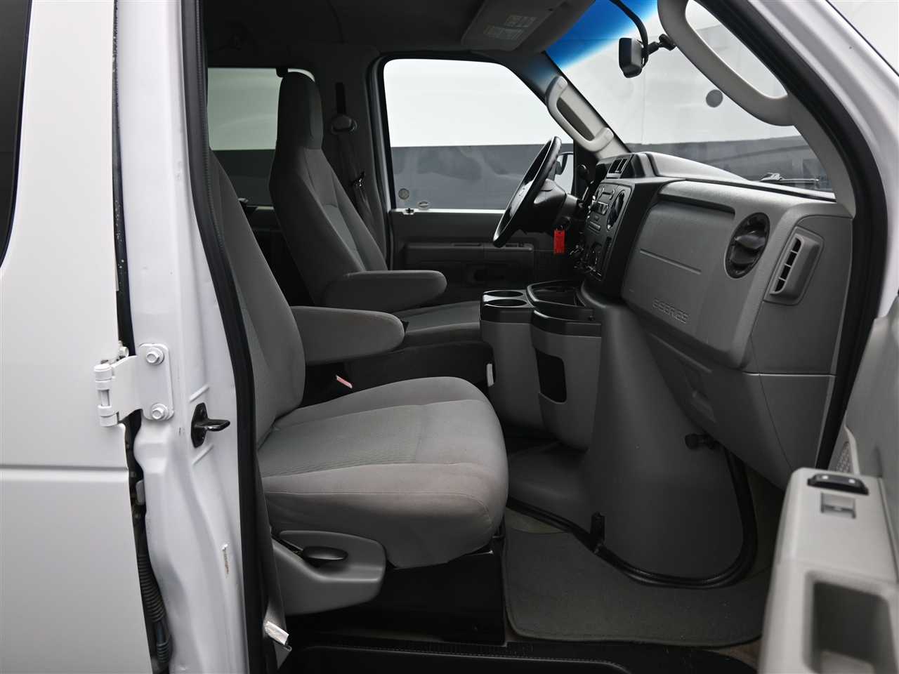 Ford Econoline E-350 XLT Super Duty 2013
