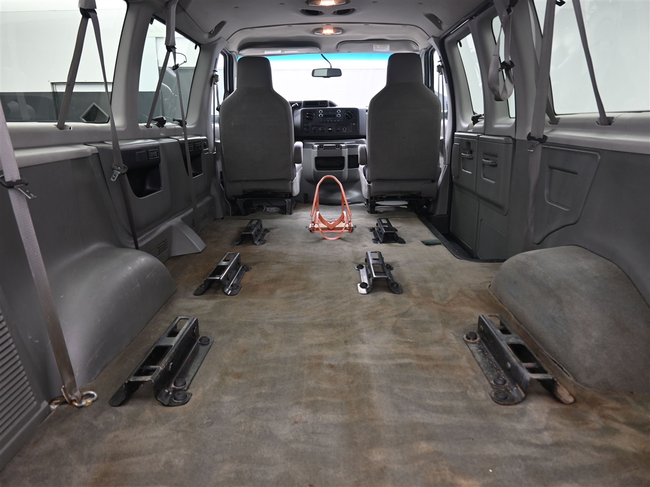 Ford Econoline E-350 XLT Super Duty 2013