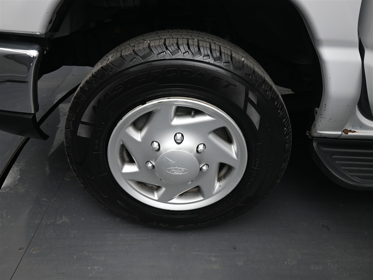 Ford Econoline E-350 XLT Super Duty 2013