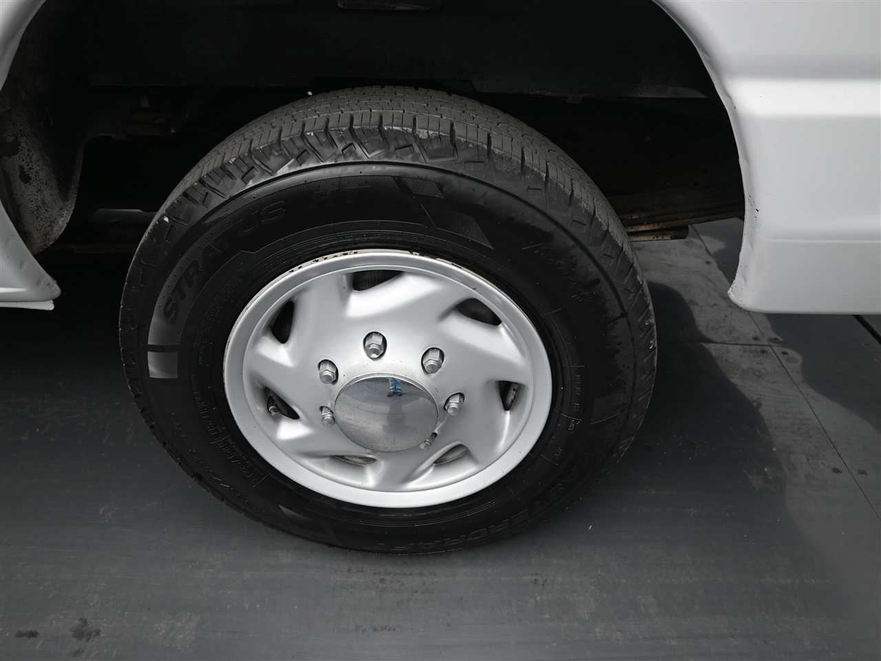 Ford Econoline E-350 XLT Super Duty 2013