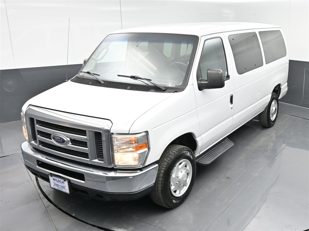 Ford Econoline E-350 XLT Super Duty 2013