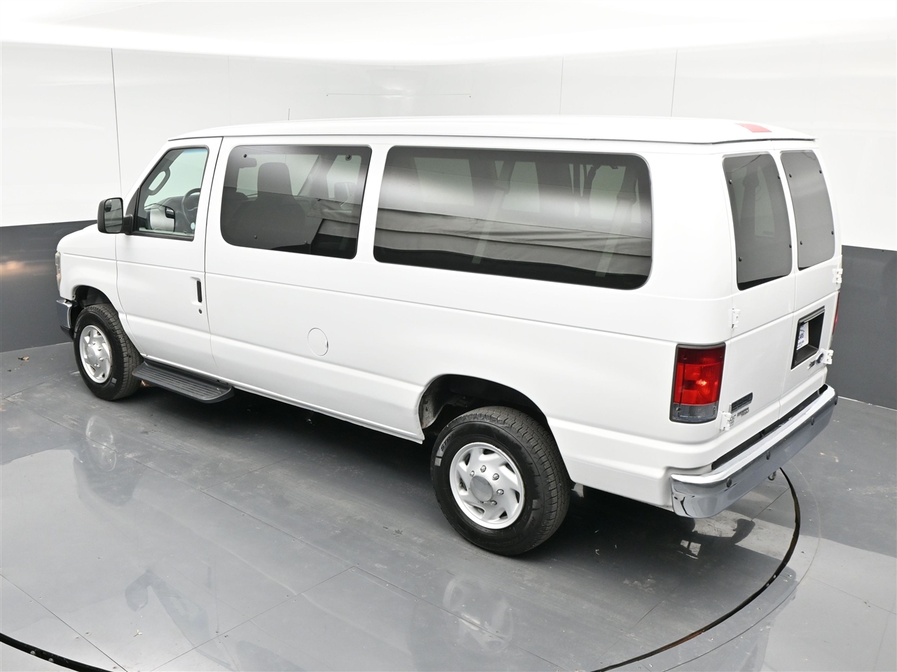 Ford Econoline E-350 XLT Super Duty 2013