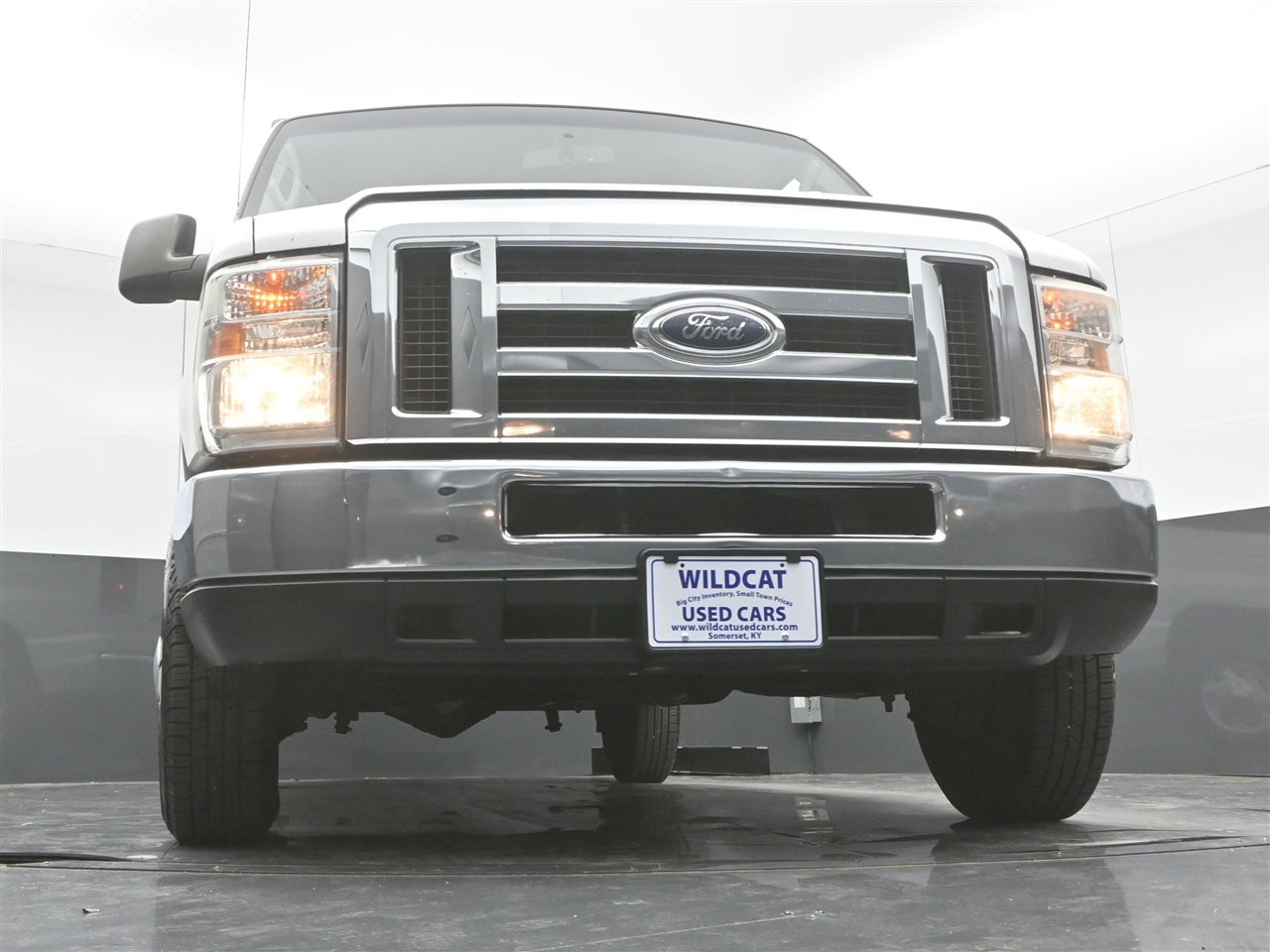 Ford Econoline E-350 XLT Super Duty 2013