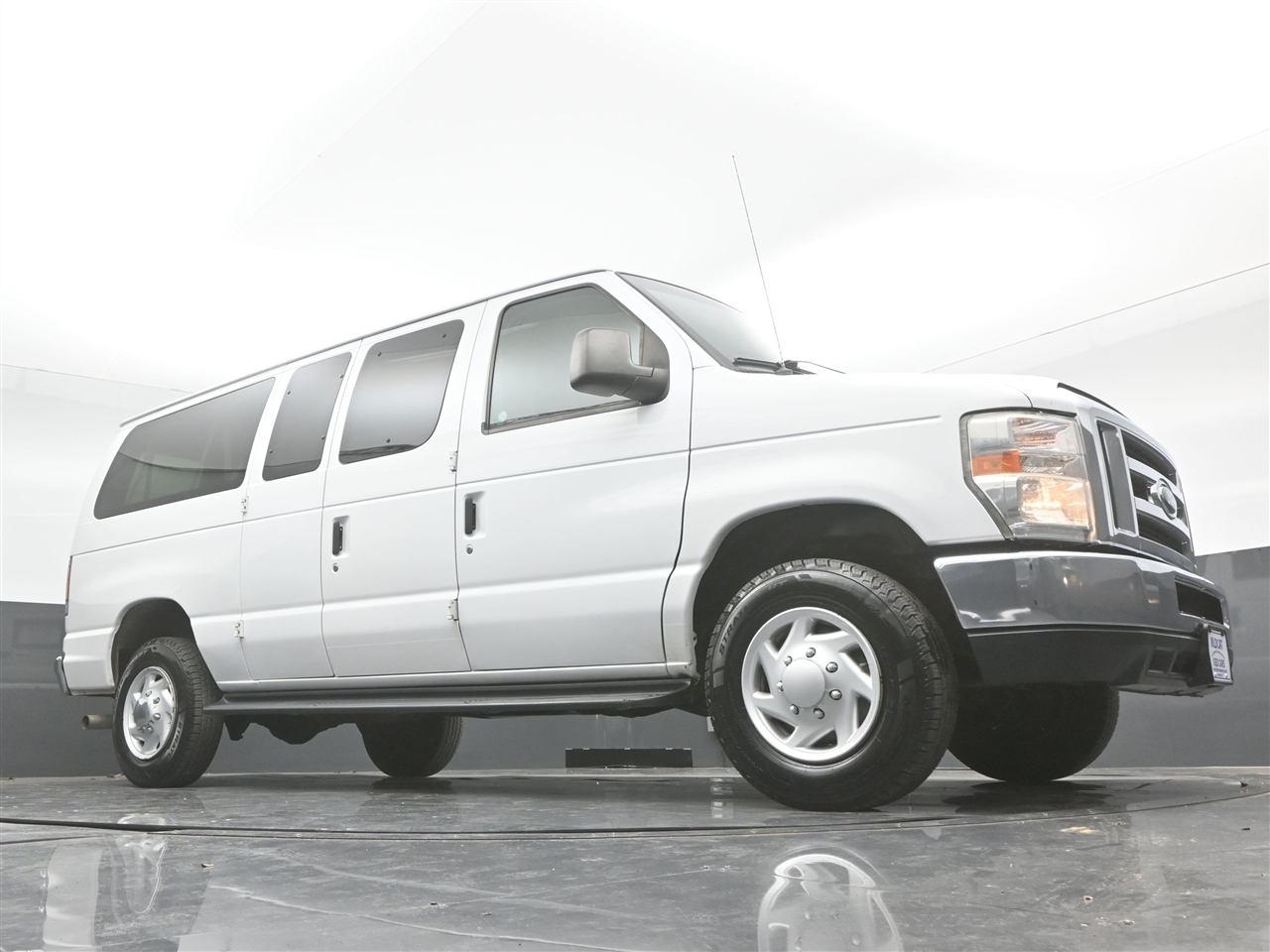 Ford Econoline E-350 XLT Super Duty 2013