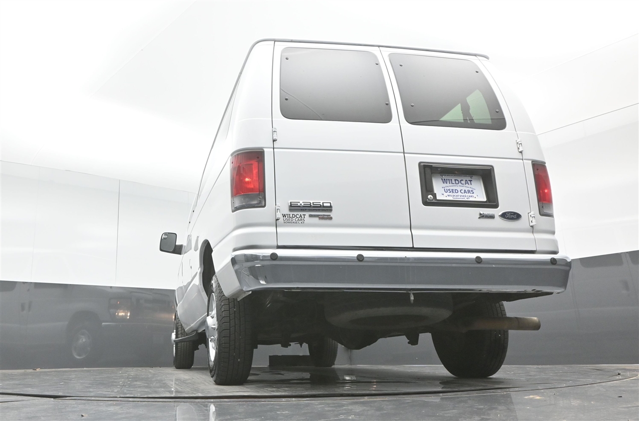 Ford Econoline E-350 XLT Super Duty 2013