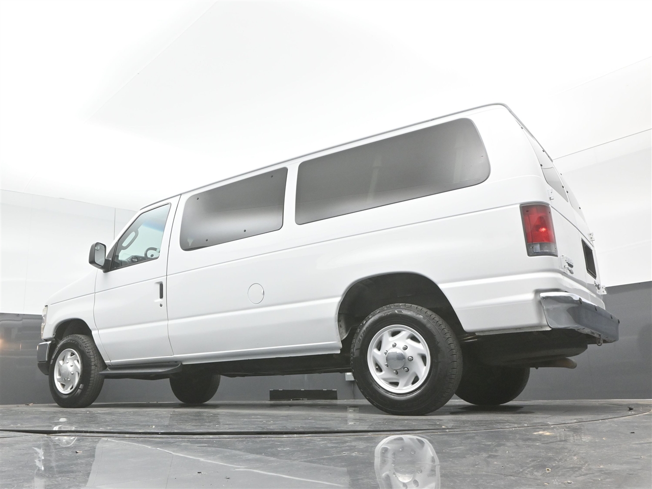 Ford Econoline E-350 XLT Super Duty 2013