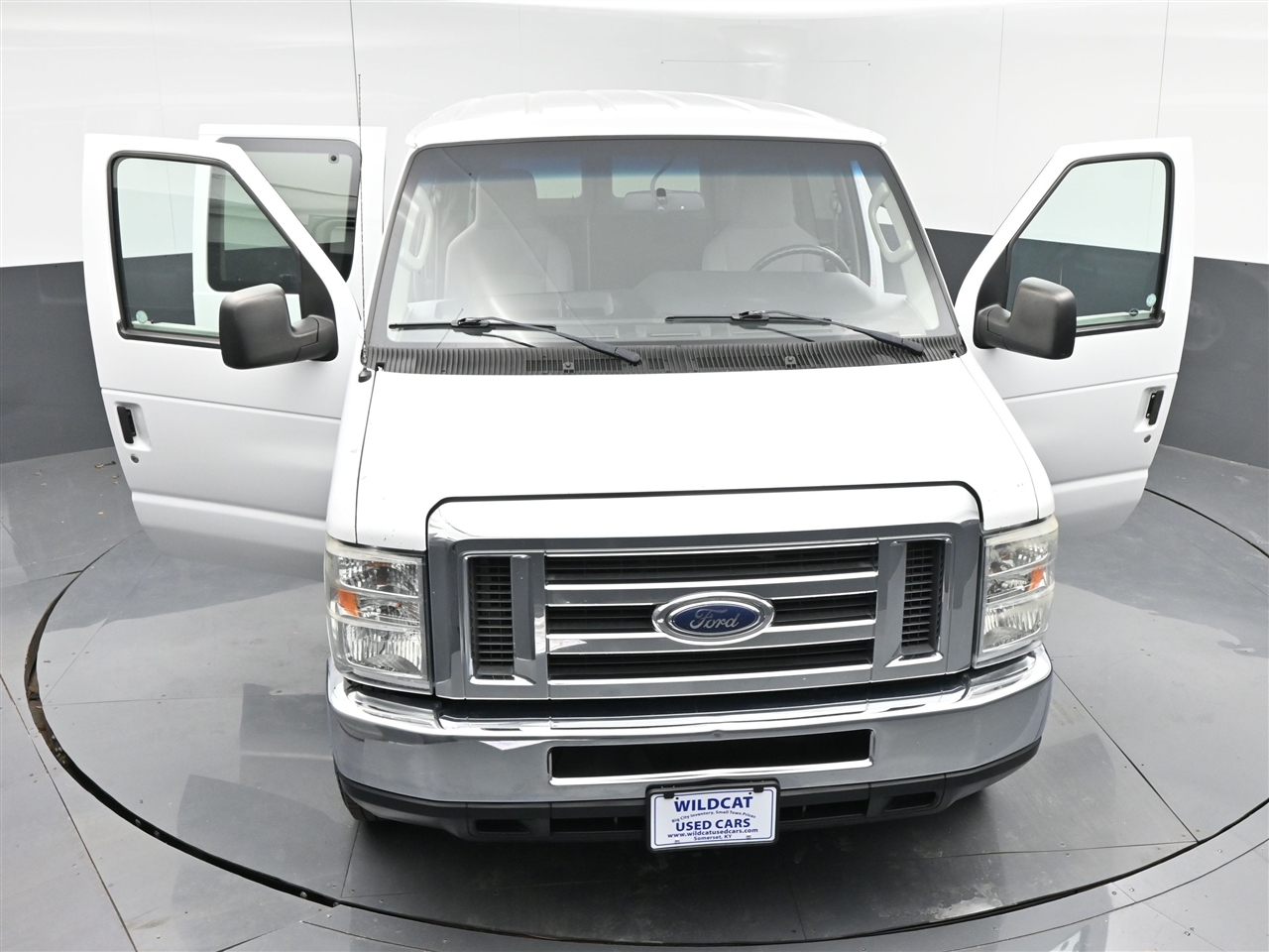Ford Econoline E-350 XLT Super Duty 2013