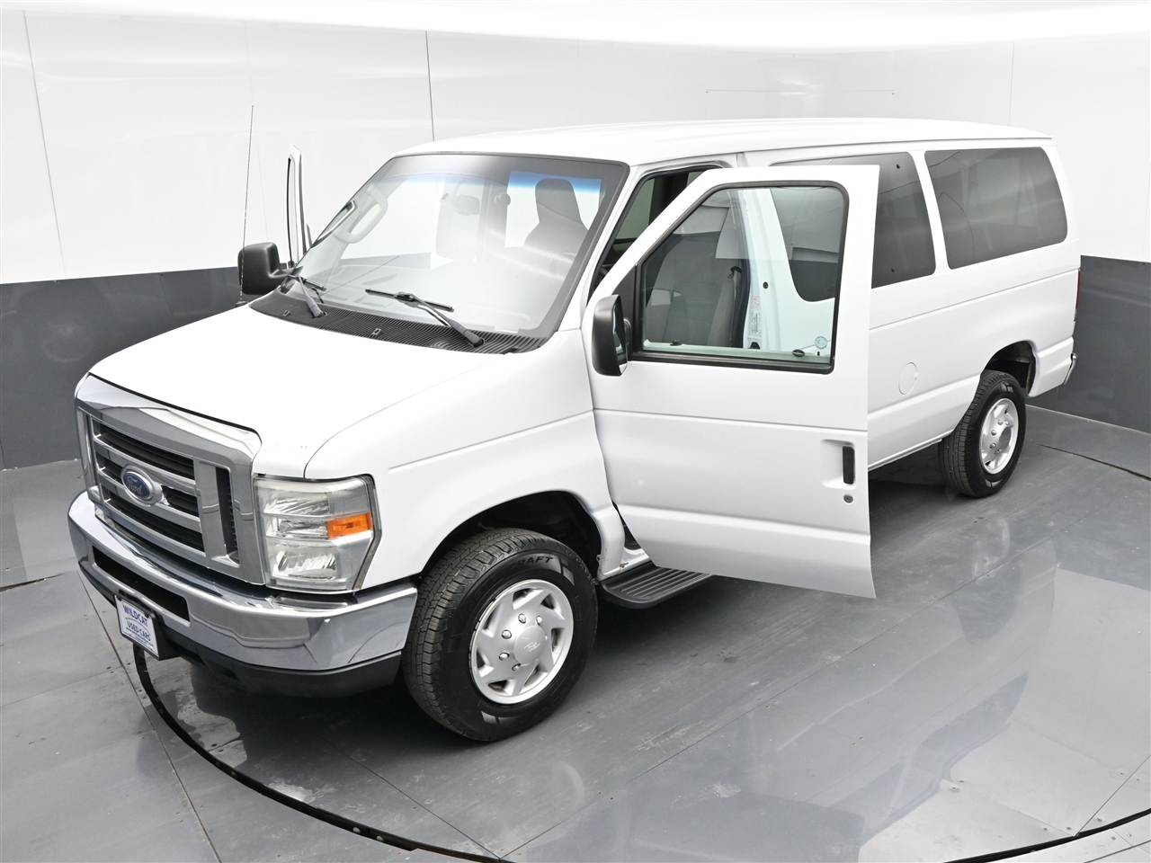 Ford Econoline E-350 XLT Super Duty 2013