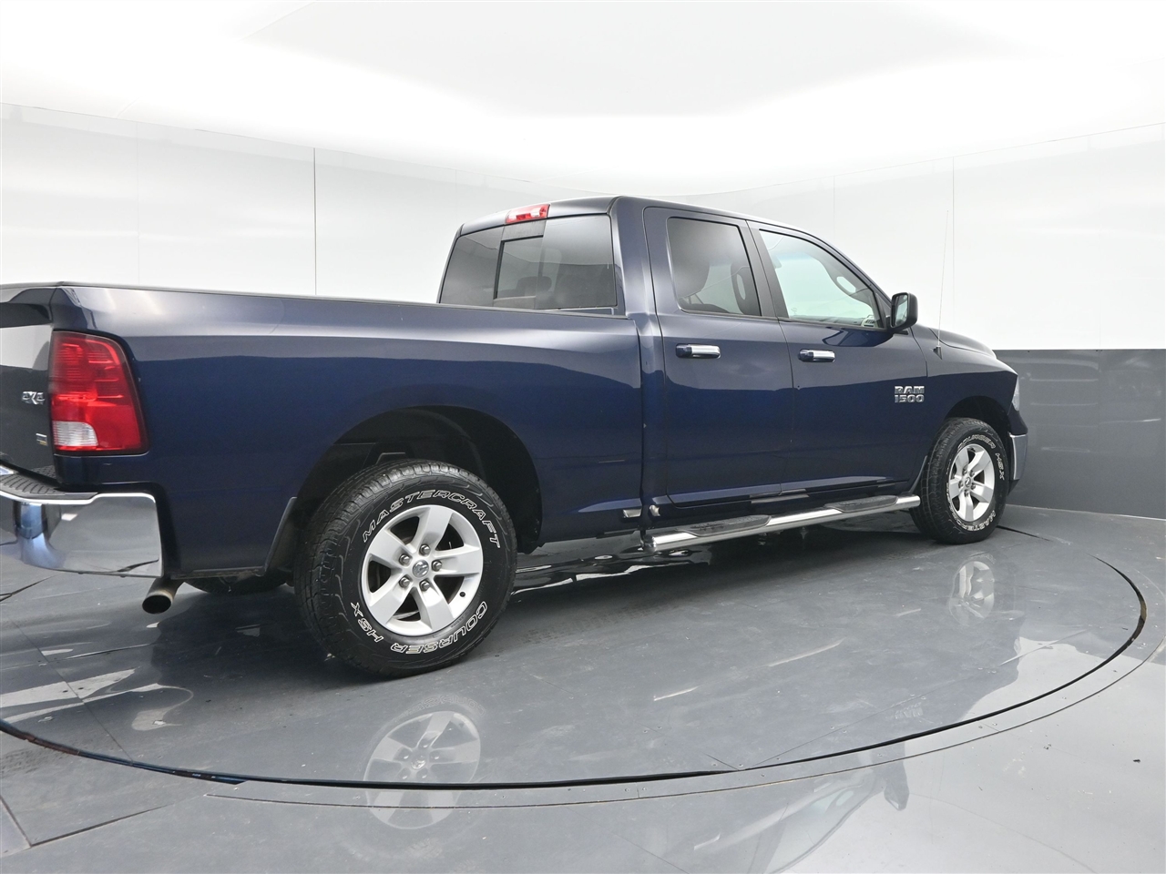 RAM 1500 SLT Quad Cab 4WD 2016