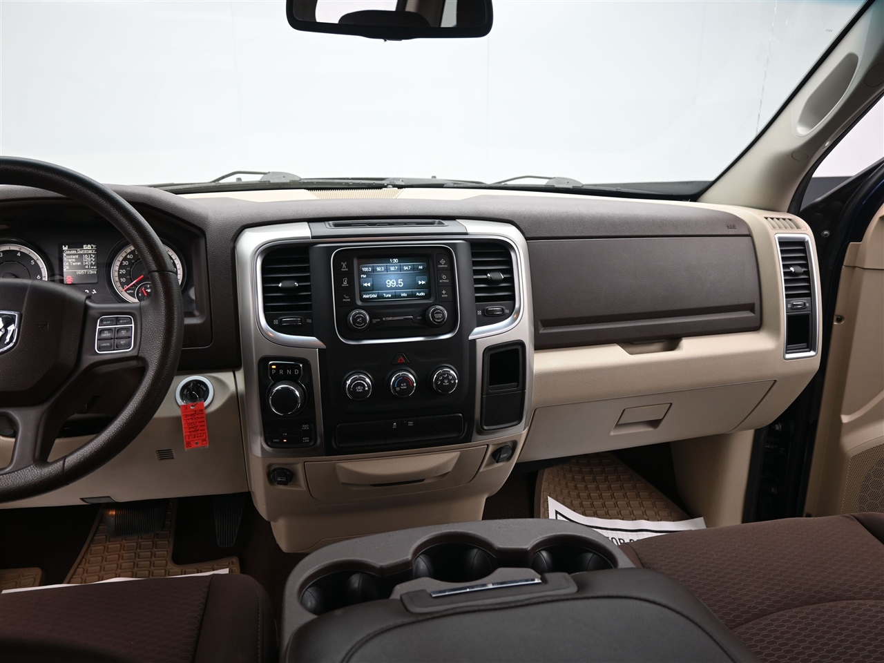 RAM 1500 SLT Quad Cab 4WD 2016