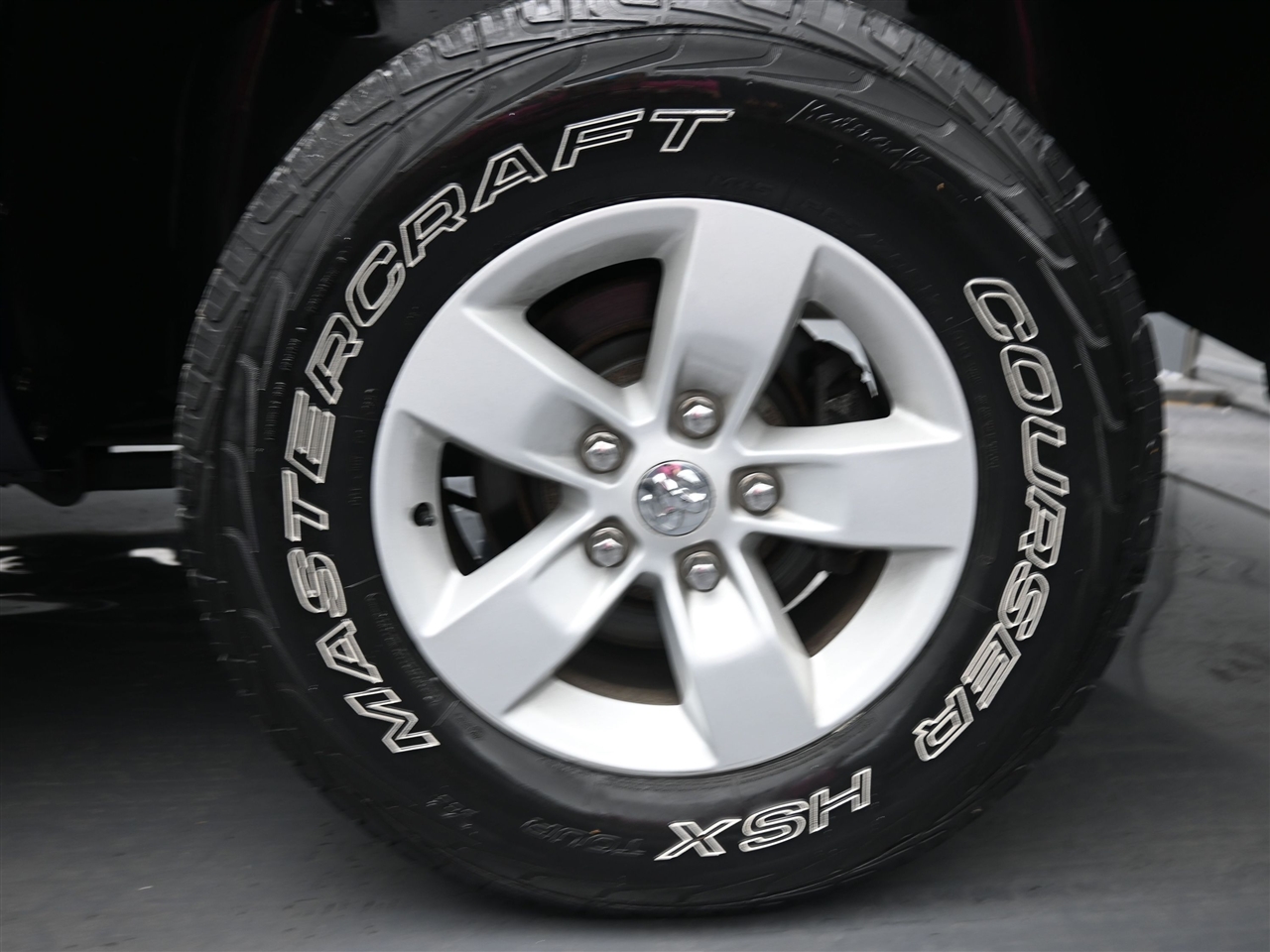 RAM 1500 SLT Quad Cab 4WD 2016