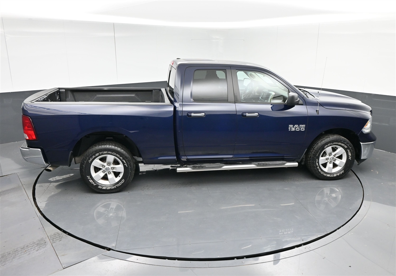 RAM 1500 SLT Quad Cab 4WD 2016
