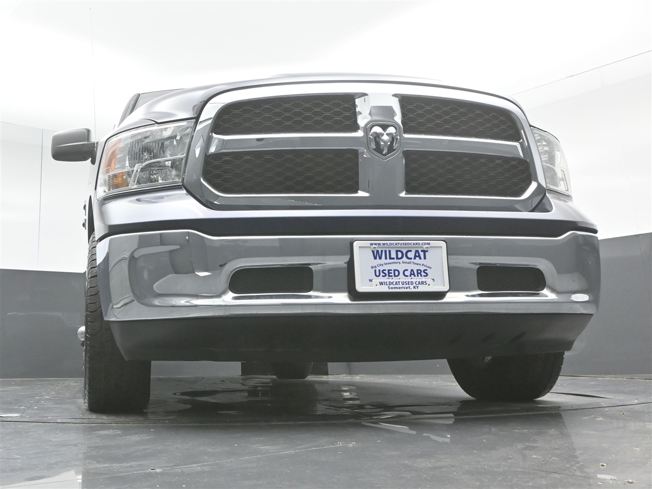 RAM 1500 SLT Quad Cab 4WD 2016