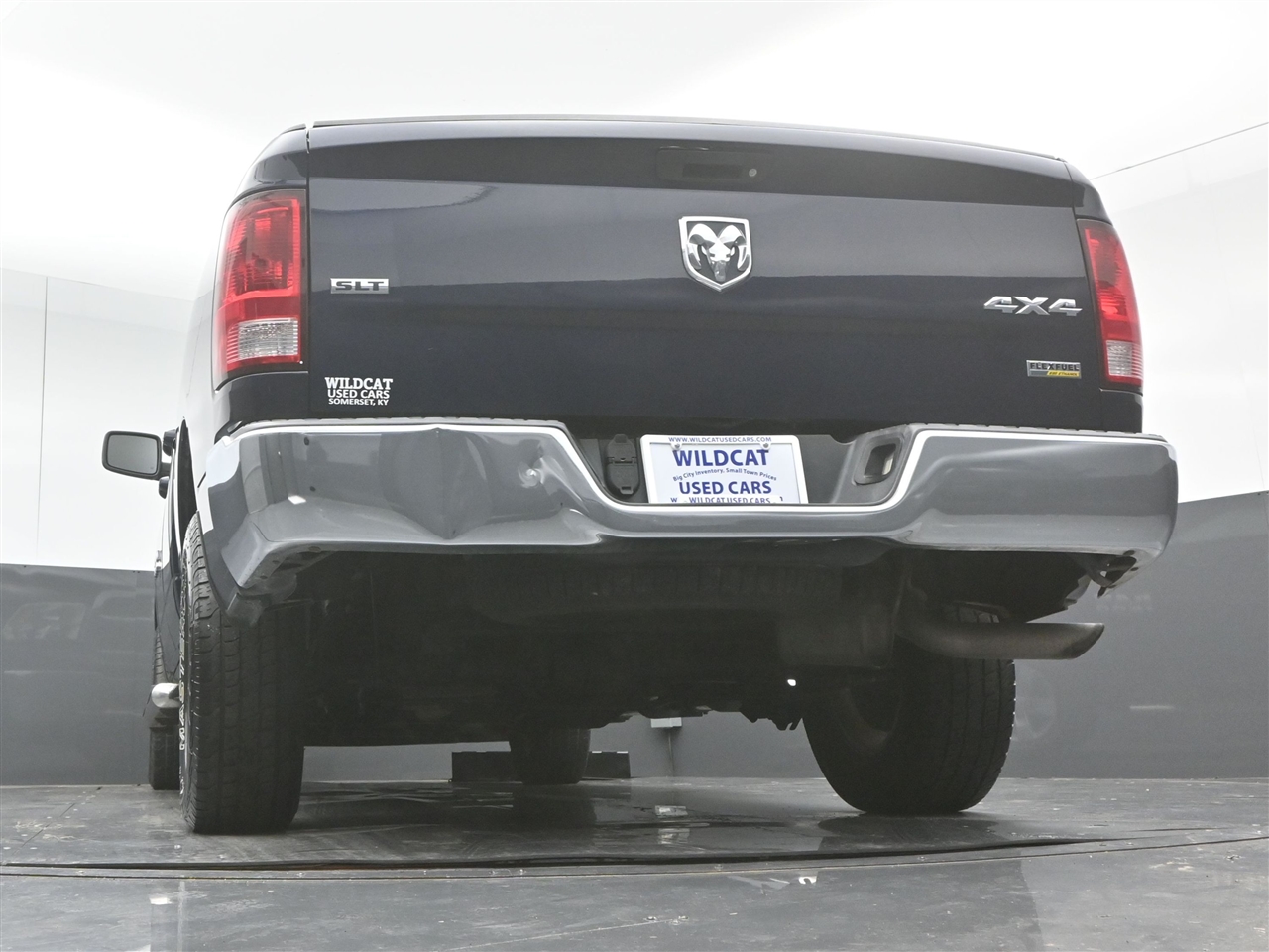 RAM 1500 SLT Quad Cab 4WD 2016