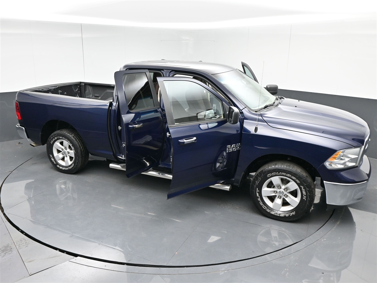 RAM 1500 SLT Quad Cab 4WD 2016