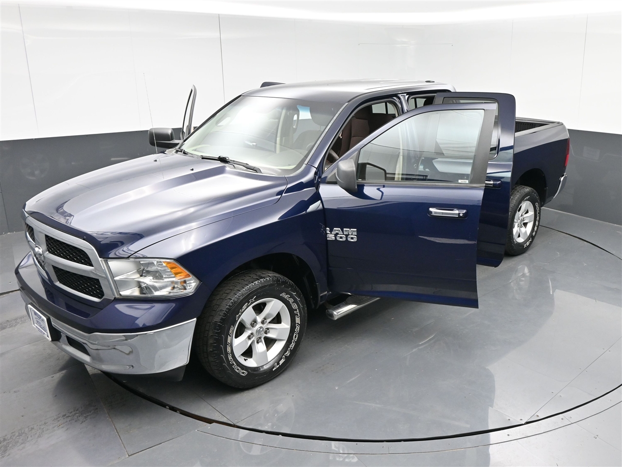 RAM 1500 SLT Quad Cab 4WD 2016