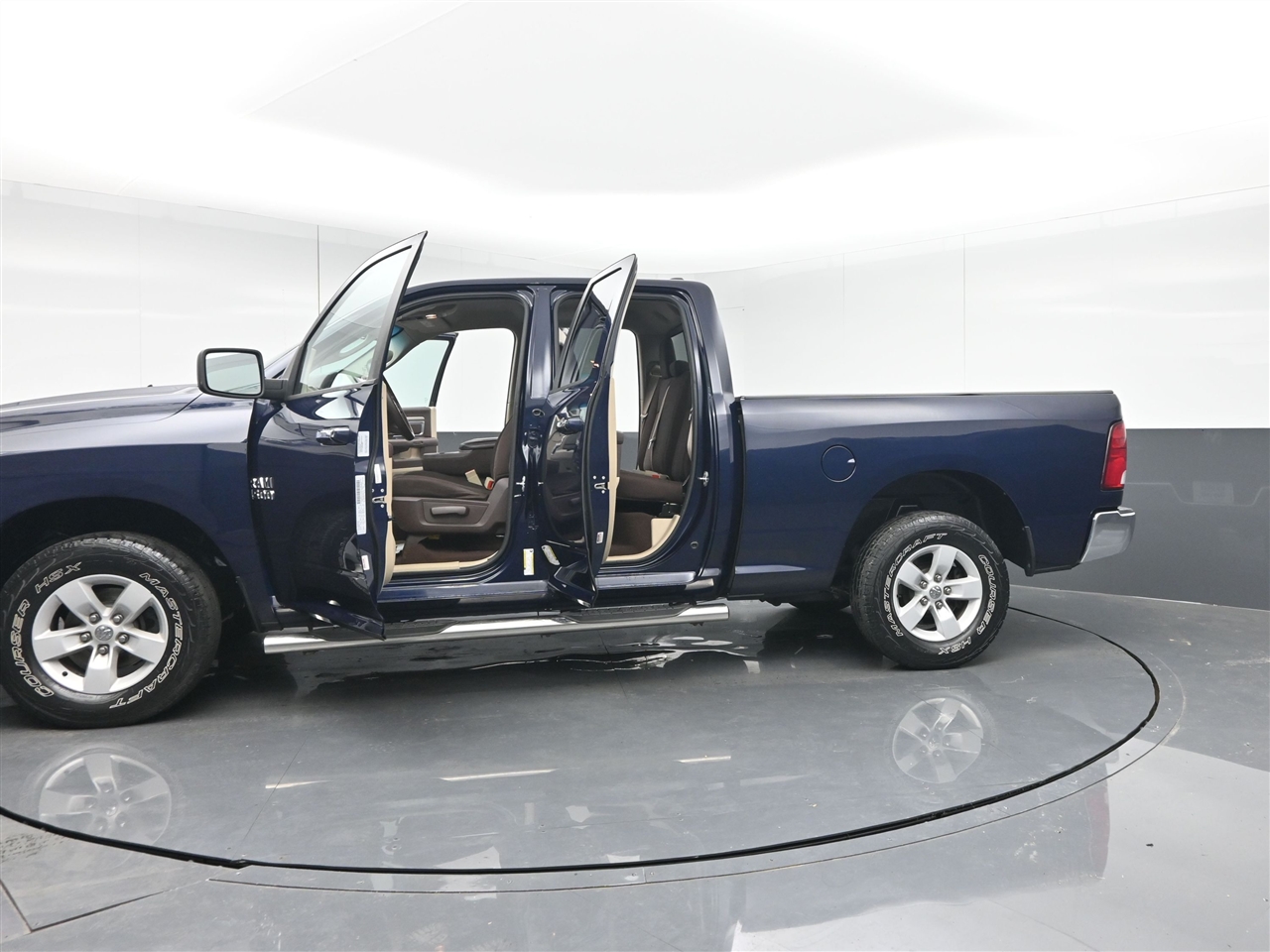 RAM 1500 SLT Quad Cab 4WD 2016
